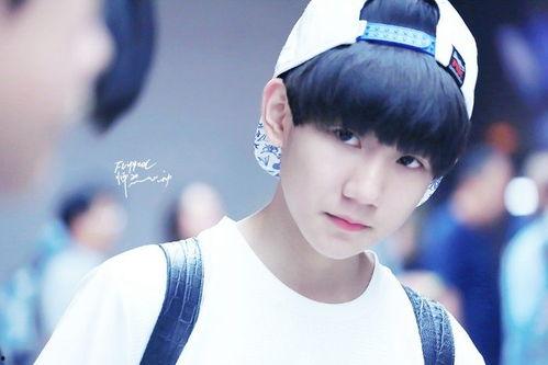 王源吃瓜假瓜视频,真假瓜疑云背后的娱乐真相